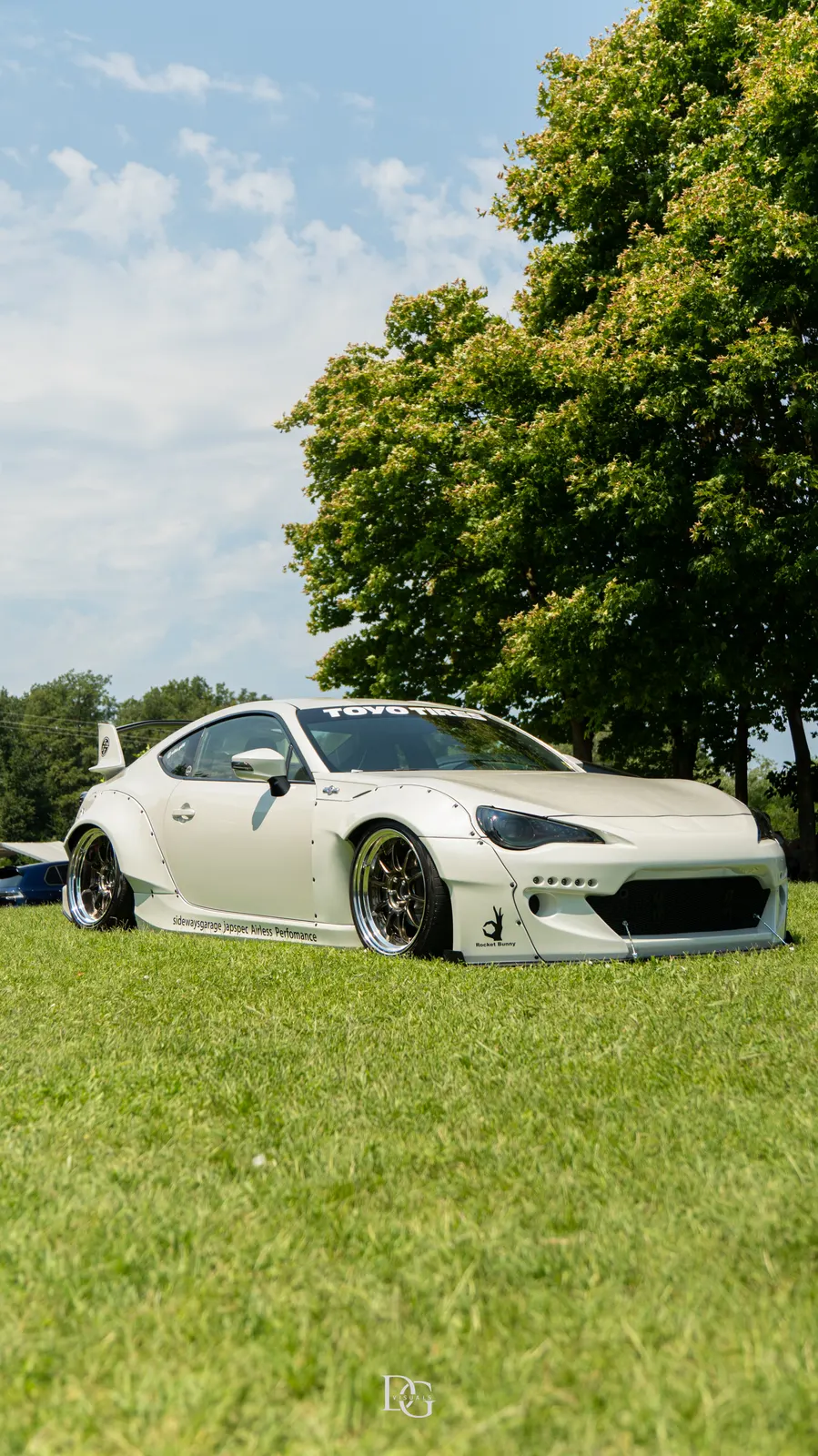 Toyota GT86 blanco con kit ancho